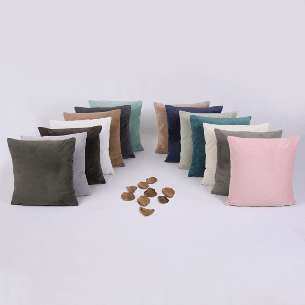 Pernă, material textil de catifea gri-maro Taupe, 45x45, ALITA TIPUL 3